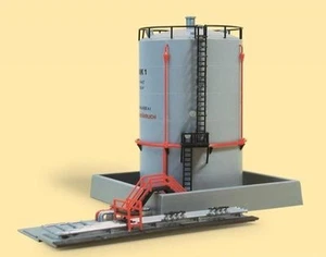 AUHAGEN HO/TT scale ~ ''FUEL STORAGE TANK' ~ plastic model kit #12216 - Picture 1 of 2