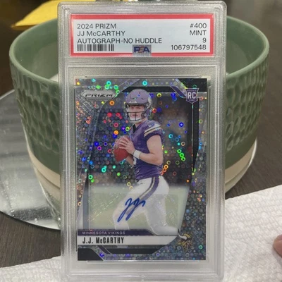 Autógrafo JJ McCarthy RC 2024 Prizm No Huddle PSA 9 - Imagem 1 de 2