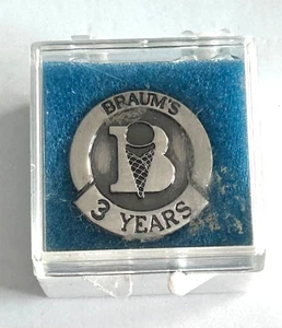 Braums Fast Food 3 Years Service Employee Recognition Enamel Lapel Pin - Picture 1 of 4
