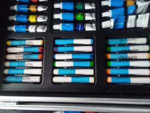 Metal carrying case of Artist paints and pencils. See description for all pieces - Picture 1 of 14