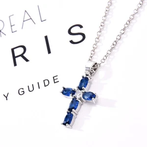 CADENA COLGANTE Y PRECIOSO CRUCIFIXO DE PIEDRA CIRCONIO AZUL Y METAL PLATEADO - Imagen 1 de 5