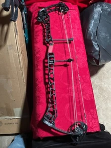 Mathews TRX 40 RH/60 GREAT CONDITION Black 29" DL Bare Bow  Free Shipping - Picture 1 of 4