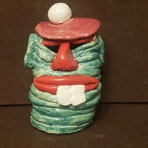 Handgefertigte handgeworfene Steinzeug Keramik glasiert Kitsch Golfer Figur Bock Zahn - Bild 1 von 16