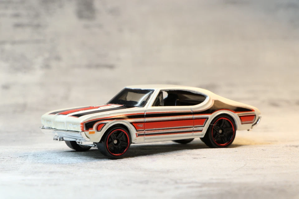 Oldsmobile Diecast Muscle Car 442 Malasia Muscle Mania 1968 blanco Hot Wheels Foto 1 de 4