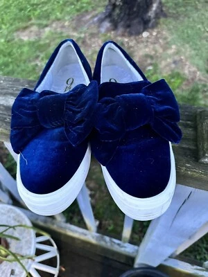 Nine West blue velour sneakers with a big bow and white soles. size 8 women - Image 1 of 4