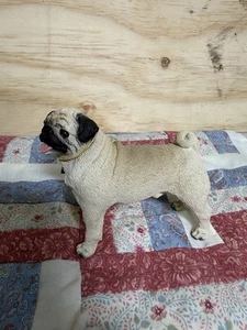Estatuilla Pug pintada a mano estatua coleccionable - Imagen 1 de 4