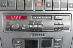Audi A6 4B Radio Kassette Original beta autoreverse mit Code 4D0035152 - Bild 1 von 2