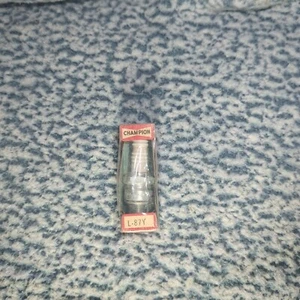 Champion L87Y Spark Plug - Picture 1 of 4
