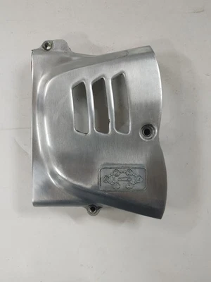 Cubierta de piñón Merodeador Suzuki GZ250 1999 11361-38300 Foto 1 de 4