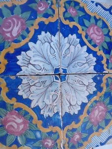 ANTICHE MATTONELLE NAPOLI 4 RARE RIGGIOLE/PIASTRELLE FINEMENTE DECORATE - Foto 1 di 4