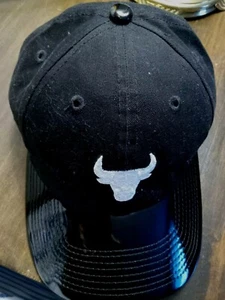 New Era 9Twenty CHICAGO BULLS Glossy Visor 920 Cap Hat Black (White Logo) New - Picture 1 of 13
