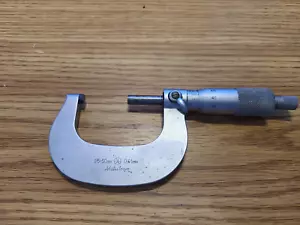 Mitutoyo 25 to 50 mm carbide tipped micrometer - Picture 1 of 2