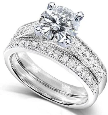 Juego de anillo de compromiso redondo de moissanita de 1,8 quilates y alianza nupcial de oro blanco de 14 quilates Foto 1 de 4