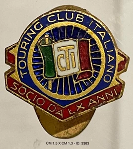 TOURING CLUB ITALIANO TCI SOCIO DA LX 60 ANNI DISTINTIVO PROD. BERTONI MILANO - Picture 1 of 6