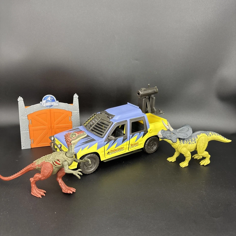 Jurassic Park Explorer Vehicle Jeep Jurassic World Track & Explore Dinosaur Lot - Image 1 of 4