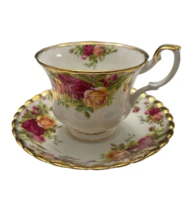 Чайная чашка и блюдце Royal Albert Old Country Roses костяной фарфор Англия золотая отделка - Изображение 1 из 4