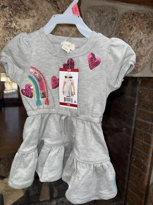 Nuevo con etiquetas Vestido Peek Niñas Pequeñas Manga Corta Lentejuelas Arco Iris y Corazones 18 Meses Foto 1 de 4