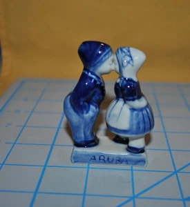 Minifigura de colección Delft azul PAREJA DE BESOS HOLANDESA ARUBA - Imagen 1 de 3