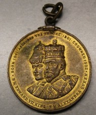 BRITISH BEFORE WW1 1902 GILT AND ENAMEL CORONATION OF KING EDWARD VII MEDAL
