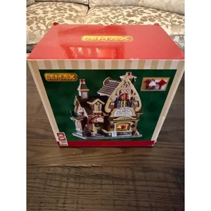 Lemax CLAIRE'S CONFECTIONERY #05665 Christmas Village Lighted Building - Picture 1 of 10