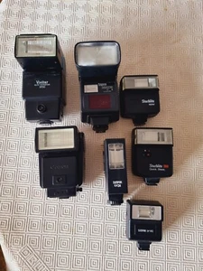LOT DE 7 FLASH FONCTIONNELS DONT CANON - Photo 1/2
