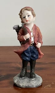 Greenbriar Figur, junger Mann mit Golfschlägern - Bild 1 von 5