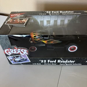 1/18 ERTL American Muscle Black '32 Ford Roadster From Grease - Picture 1 of 7