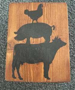 Primitiver Stil Holzblock mit Schwein, Huhn, Kuh Silhouette, Volkskunst, Scheune - sehr guter Zustand - Bild 1 von 3