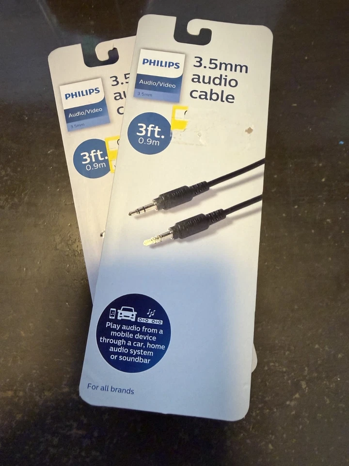 Par de (2) cables de audio Philips de 3,5 mm de 3 pies - negros Foto 1 de 1