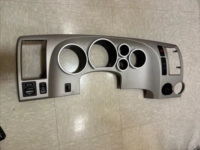 Cuadro de instrumentos Toyota Tundra 2007-2013 bisel negro OEM 55410-0C020 Foto 1 de 4