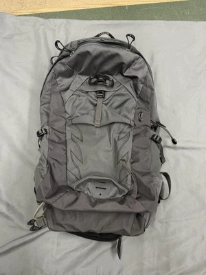 Osprey Talon 22 Daypack Hiking Biking - Image 1 of 2