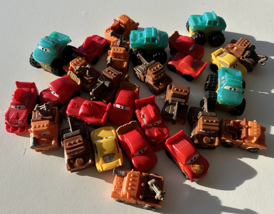 McDonald's Happy Meal juguetes de la serie Disney Pixar "Cars on the Road" 2022 Foto 1 de 4