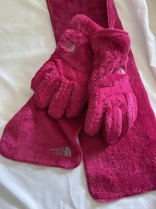 Kids North Face Gloves And Scarf - Picture 1 of 5