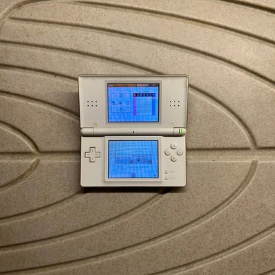 nintendo ds lite,perfettamente funzionante,nessun tipo di problema,legge tutto - Immagine 1 di 4