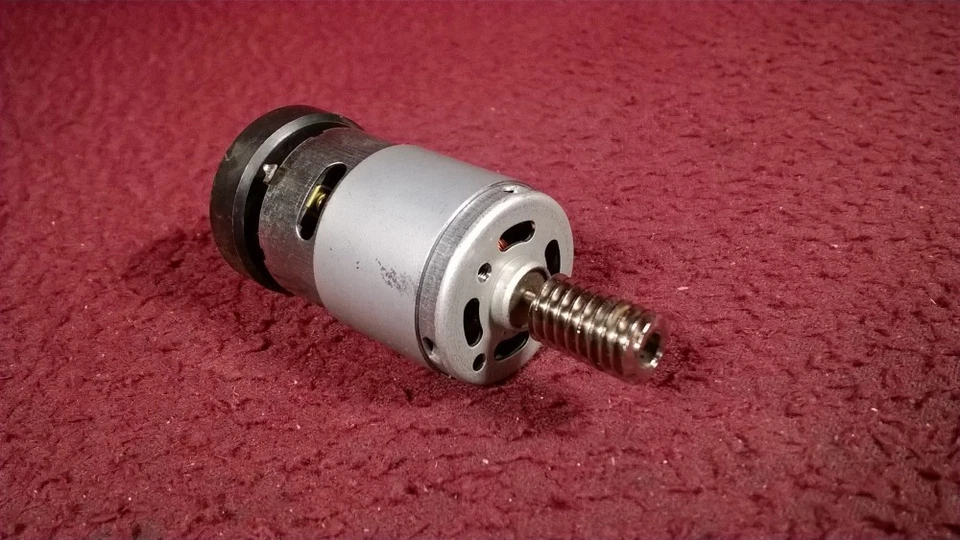 Locomotiva a diesel WEAVER #301 GP38-2 - MOTOR VOLANTE DE AÇO - ENGRENAGEM DE LATÃO - Imagem 1 de 4