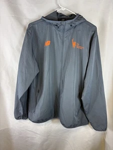 2024 TCS NYC New York City Marathon New Balance Übergangsjacke Größe MEDIUM grau - Bild 1 von 10