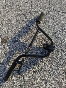 GT BMX SLAMMER ( GT 2pc FREESTYLE BARS/ Gt 1- 1/8 Stem / Gt Grips 28" W - Picture 1 of 13