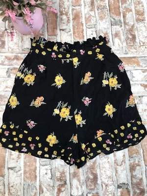 Pantalones Cortos FOREVER 21 Negro Verano Estampado Floral Entrepierna Alto 2.5" Talla X-sm Foto 1 de 4