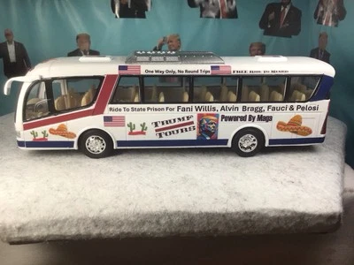 Tour Bus, 1/32, White, Diecast ,7” Long - Image 1 of 3
