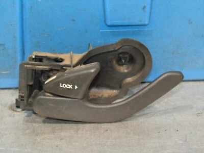 2001-2006 Mazda Tribute Escape OEM ручка внутренней двери со стороны водителя 02 03 04 05 - Изображение 1 из 3