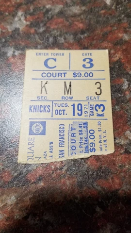 New York Knicks 1971 Courtside ticket stub vs San Francisco Warriors - MSG - NBA Cover