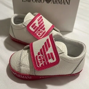Emporio Armani Cuero Logotipo Zapatos BEBÉ NIÑA TALLA 4 NUEVOS EN CAJA AUTÉNTICOS - Imagen 1 de 10