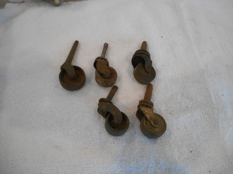 LOT OF 5 VINTAGE METAL FURNITURE CASTERS Cover