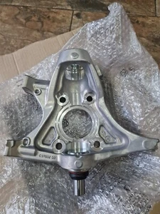 GENUINE NEW RENAULT MEGANE 4 RS 300 TROPHY STEERING KNUCKLE HUB RH 400102634R - Picture 1 of 3