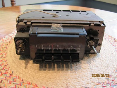 1971 Chevelle Malibu 2 Dr Sedan Delco AM Radio Model 21APB1 Foto 1 de 4