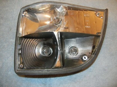 Держатель для левой поворотной лампы 79–86 Classic SAAB 900 без объектива H2 - Изображение 1 из 4