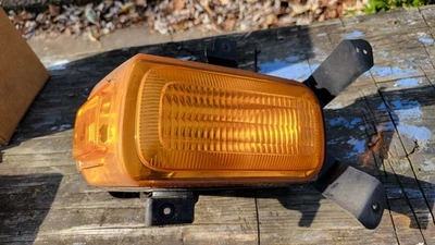 LÂMPADA DE SETA ÂMBAR DIANTEIRA DIREITA FORD TRUCK E150, E250, E350 8c24-13b220-a - Imagem 1 de 2