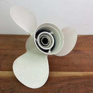 Yamaha Boot Propeller Aluminium 25-60 PS Außenborder 10-3/4x16 13 Zähne 3 Blatt - Picture 1 of 4