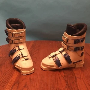 Munari ski boots made In Italy, size could be 7? - Picture 1 of 11