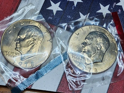 1978 P&D Eisenhower Dollar Coins-BU in US Mint Cello  **FREE SHIPPING** Cover